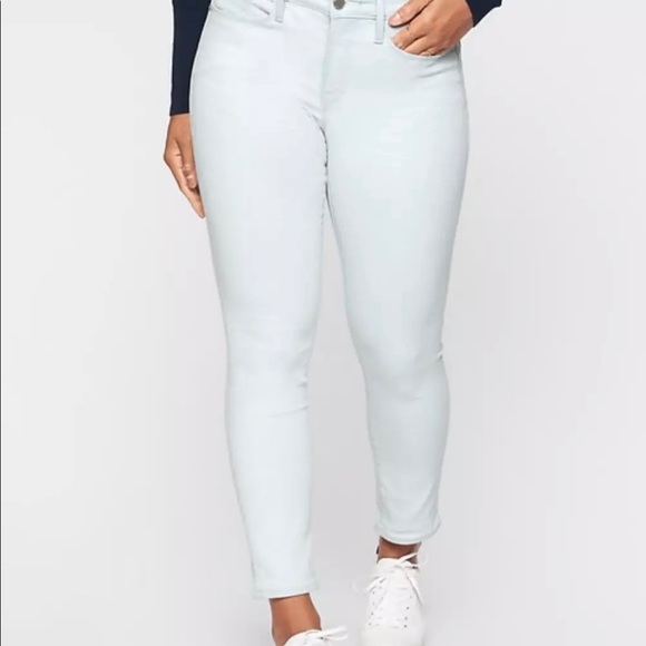 Athleta Sculptek Skinny Crop Jean - Glacier Wash - Picture 2 of 13